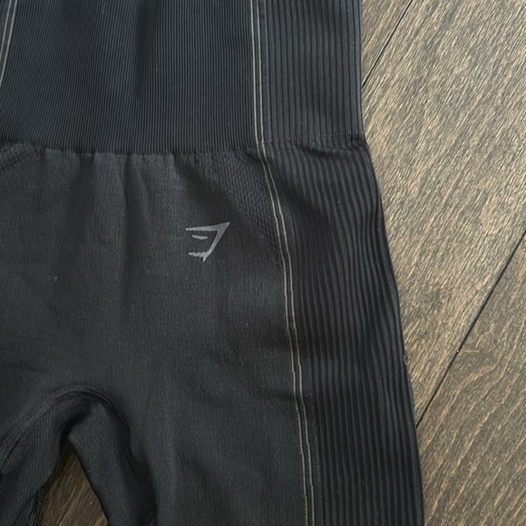 Women’s black GYMSHARK leggings - Picture 2 of 3